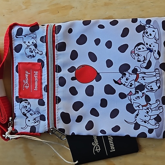 DISNEY DALMATIONS PASSPORT BAG - Picture 2 of 11